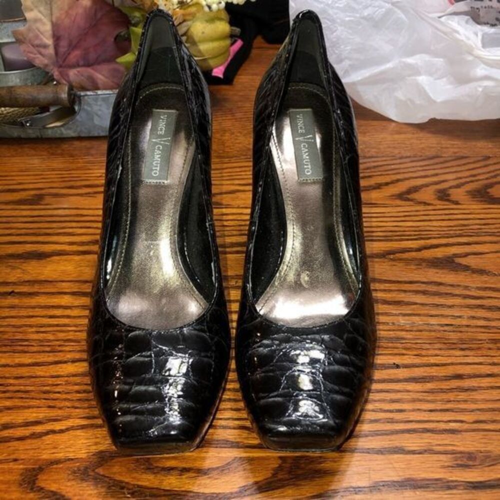 Vince Camuto size 8 1/2 black snake skin print high heel square toe